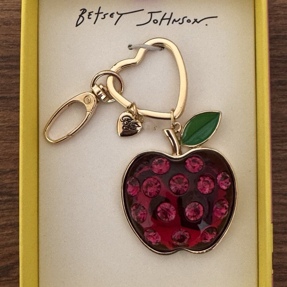 NEW Betsey Johnson Apple‎ Bag Charm Clip Jewelry Keychain Gift Handbag Teacher - Picture 4 of 4